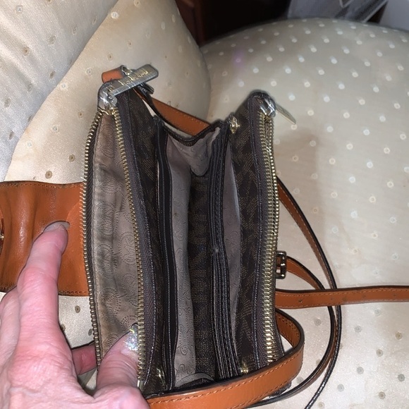 Michael Kors Fulton Monogram - Picture 4 of 8